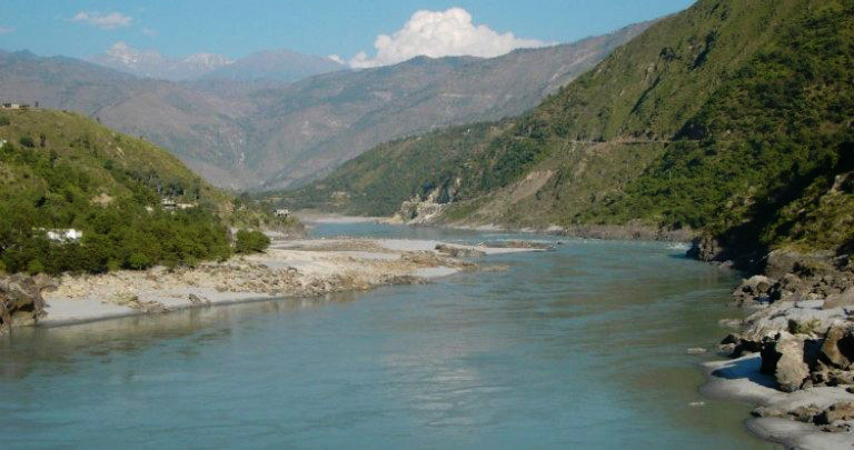 झोलुङ्गे पुलबाट कालीगण्डकी नदीमा खसेका युवाको जीवितै उद्धार
