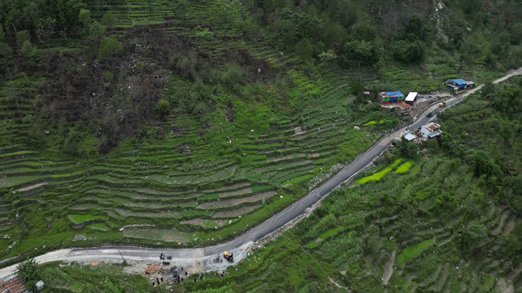 कालोपत्र भएपछि सहज बन्दै बेनीका सडक