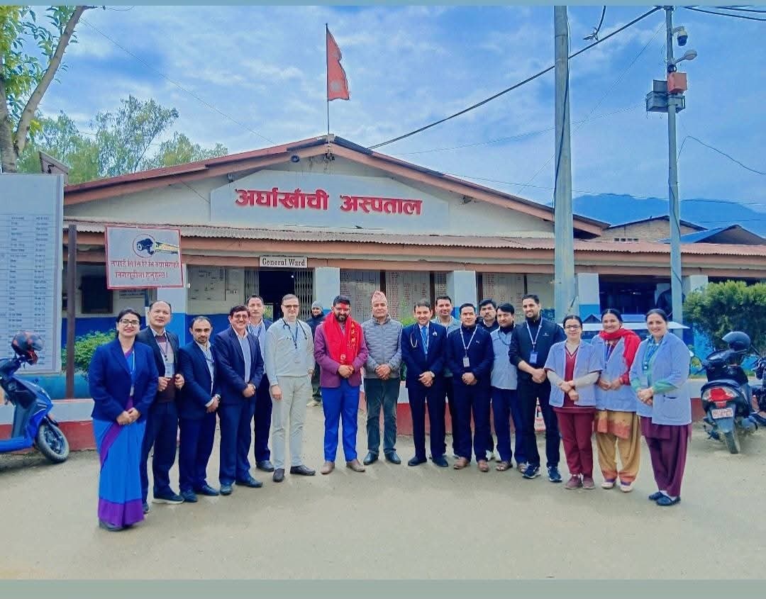 स्थायी दरबन्दीबिना चलिरहेको अर्घाखाँची जिल्ला अस्पताल सुधार्न डा. तिवारीको प्रयास जारी