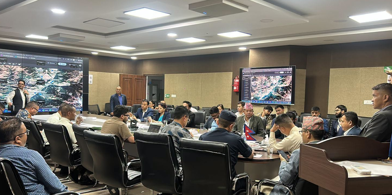 कुर्सीमा बसेर नेतृत्व गर्ने पुरानो शैलीबाट बाहिर निस्किनुपर्छ : गृहमन्त्री गुरुङ