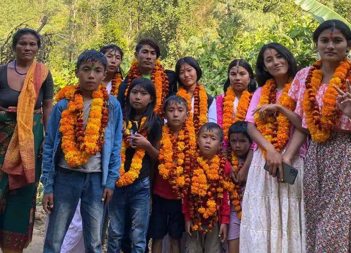 यी हुन् सिन्धुलीबाट बेपत्ता भएका एकै परिवारका १६ जना