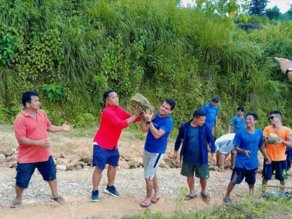 झिसमिसेदेखि साँझ अबेरसम्म काममा भेटिने श्रमिक अधिकृत ‘दर्जी’