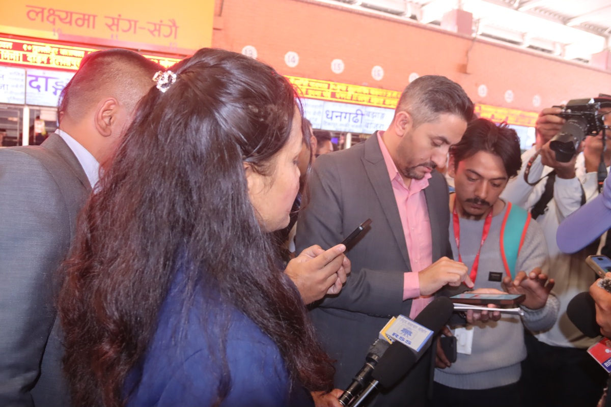 सञ्चारमन्त्रीद्वारा गोँगबु बसपार्कमा निःशुल्क इन्टरनेट सेवा शुभारम्भ