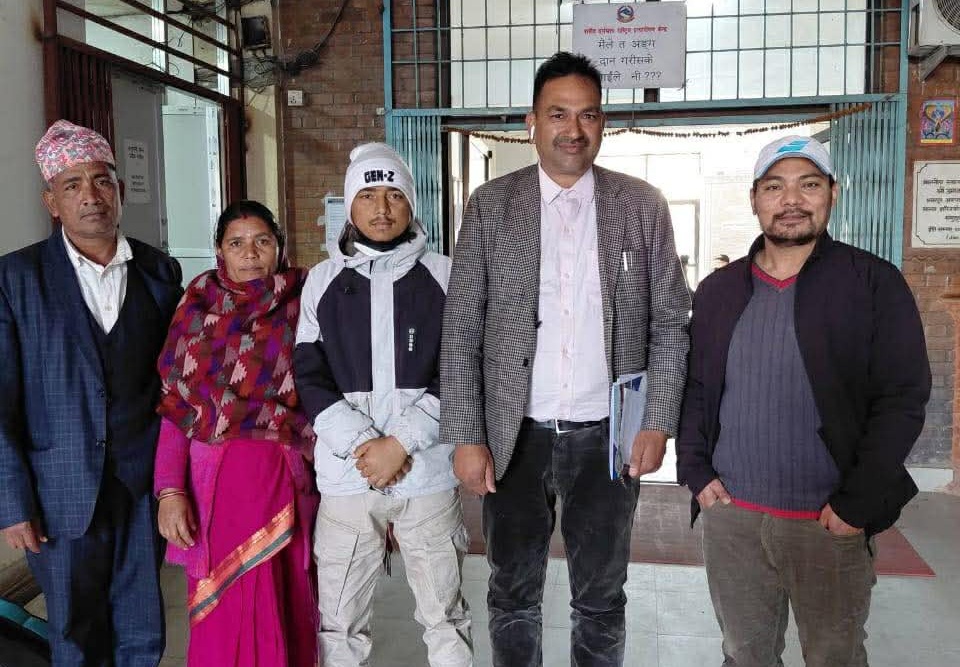 असहाय र गरिबको पीडामा मल्हम लगाउँदै उपाध्यक्ष पोखरेल