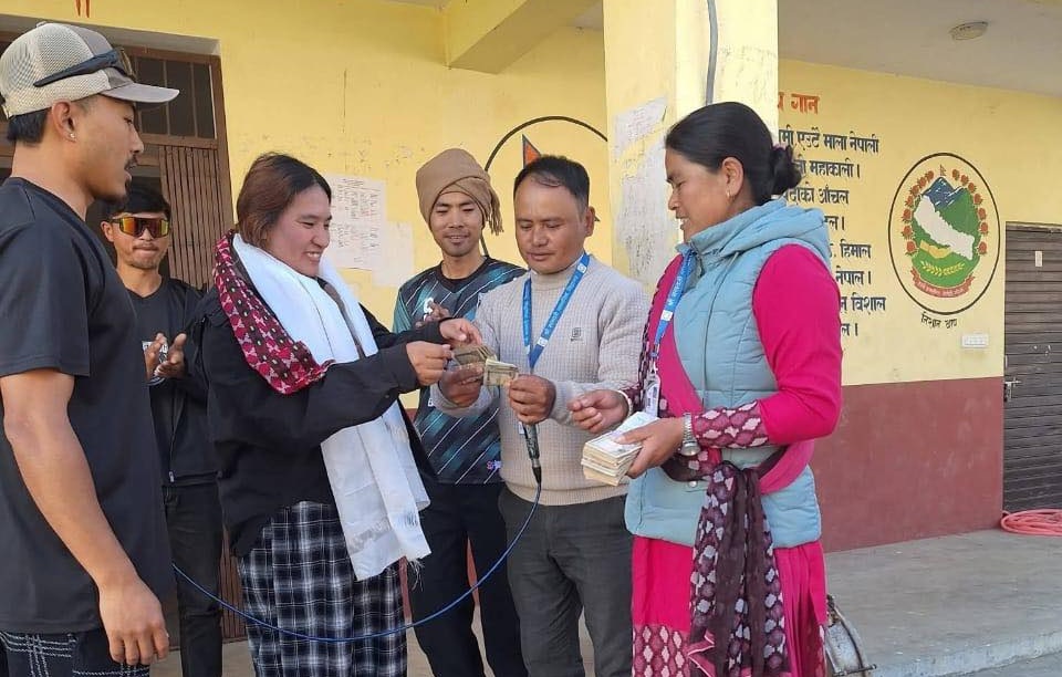 विद्यालयलाई डिजिटल शैक्षिक सामग्री खरिदका लागि सहयोग