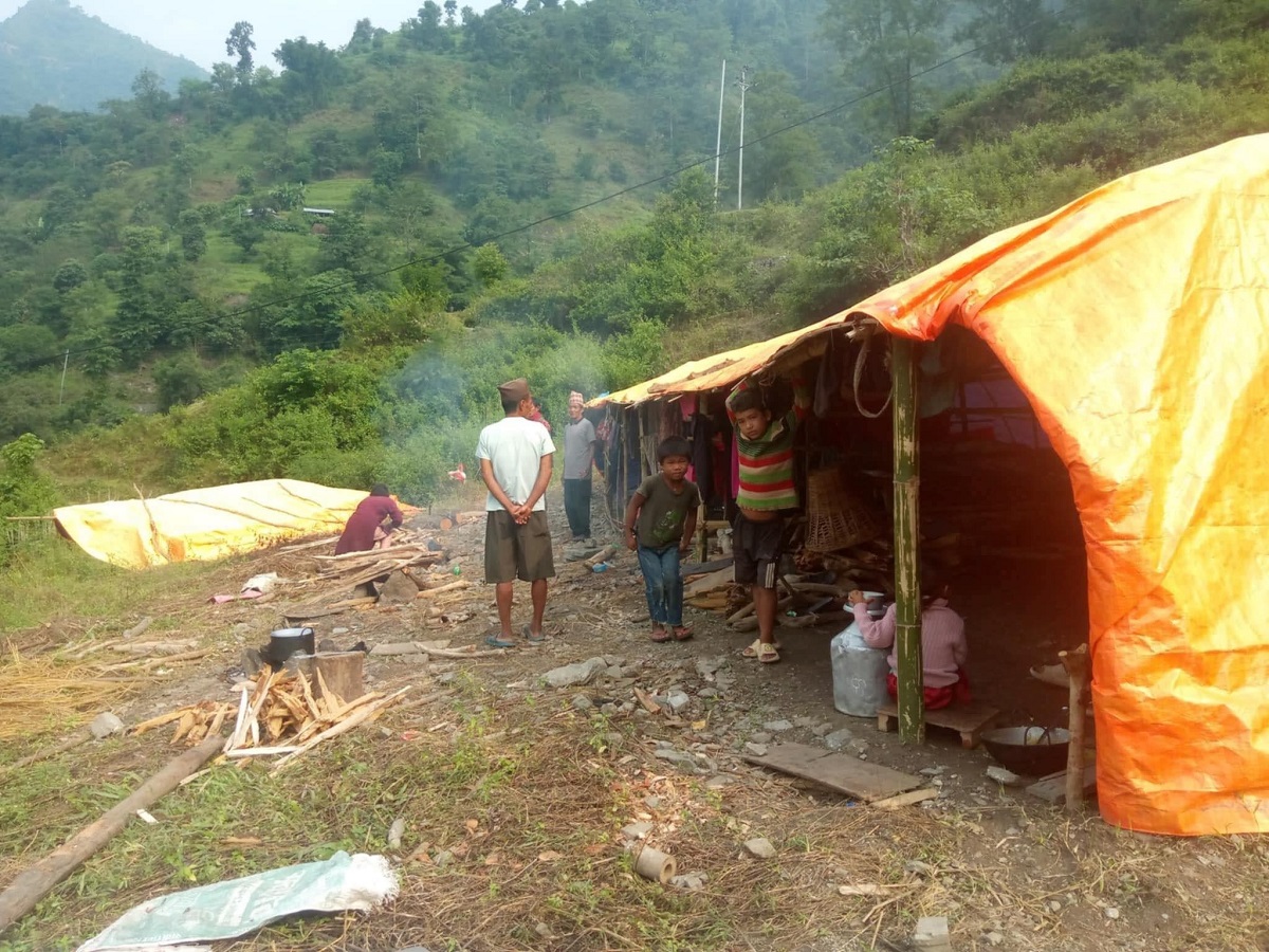 राहतको पर्खाइमा पहिरो प्रभावित