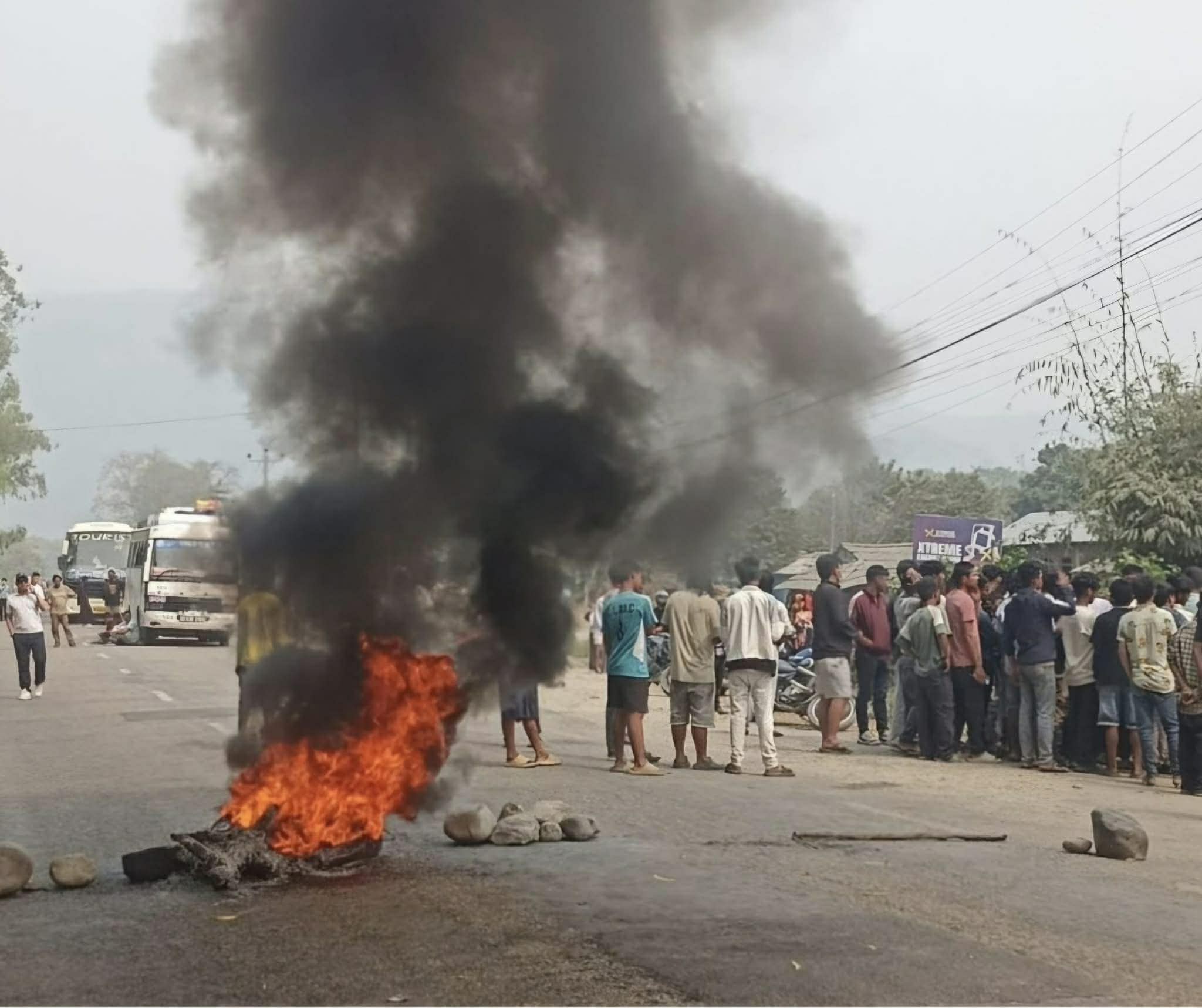 बसको ठक्करबाट बालकको मृत्यु, क्षतिपूर्तिको माग गर्दै रौतहटमा ४ घण्टा राजमार्ग अवरुद्ध