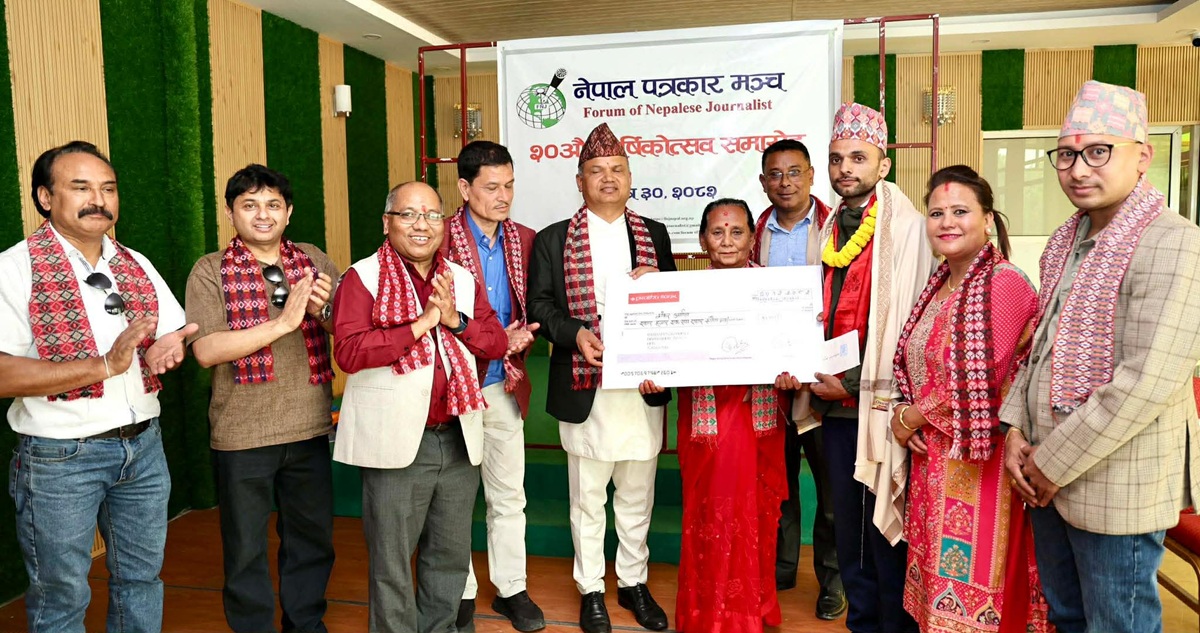 स्व. गौरीनारायण श्रेष्ठ मध्यान्ह पत्रकारिता पुरस्कार अर्याल र उमाकान्त पौडेल स्मृति पत्रकारिता पुरस्कार दवाडीलाई प्रदान