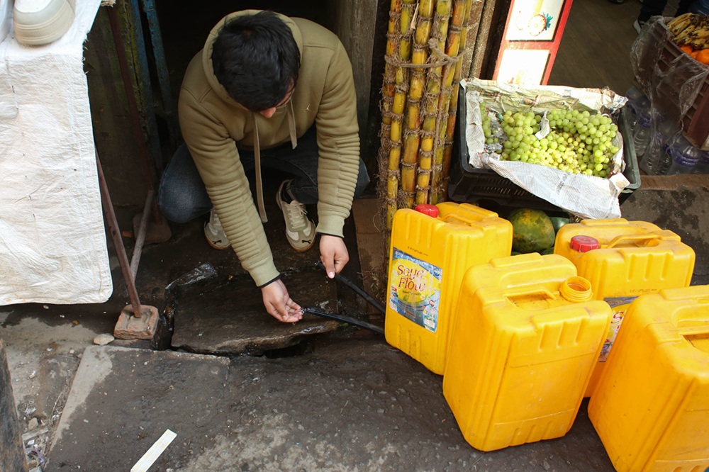 लथालिंग मेलम्ची खानेपानी : कतै पाइप पुग्न सकेन, कहीँ चुहावट