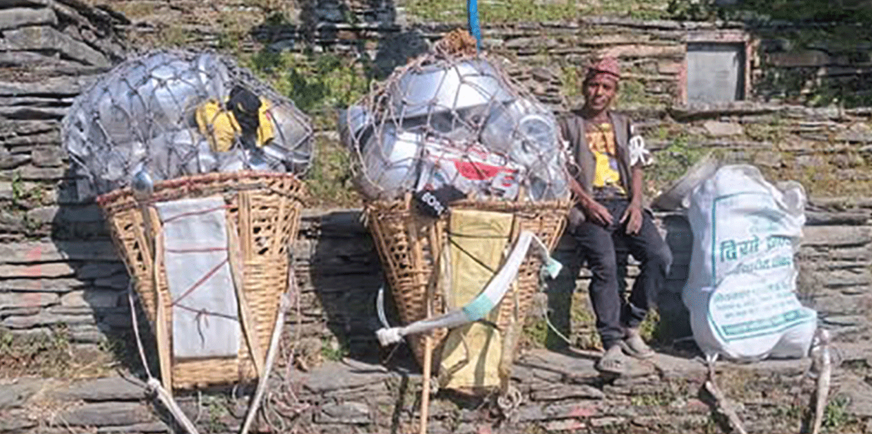 ४५ वर्षदेखि भाँडाको भारी बोकेर गाउँ घुमिरहेका फूलबहादुर