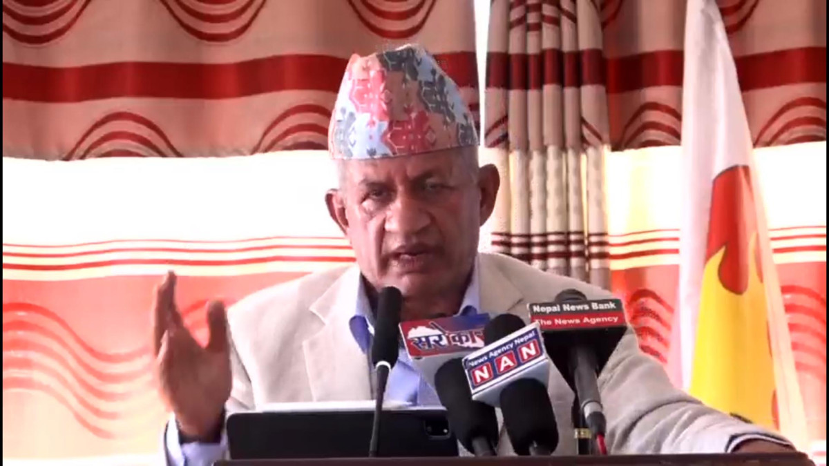 मुलुक निर्वाचित अधिनायकतिर अगाडि बढ्न खोज्यो : ज्ञवाली