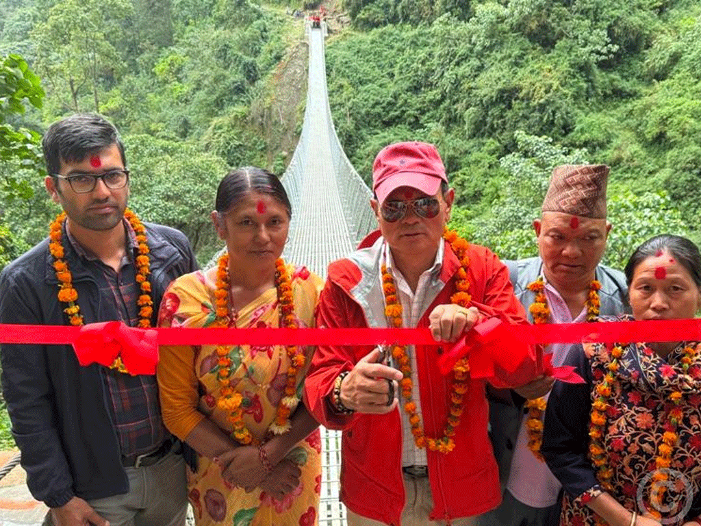 बुकेनी र धापुंग गाउँ जोड्न झोलुंगे पुल निर्माण: दुई सय घरपरिवार लाभान्वित