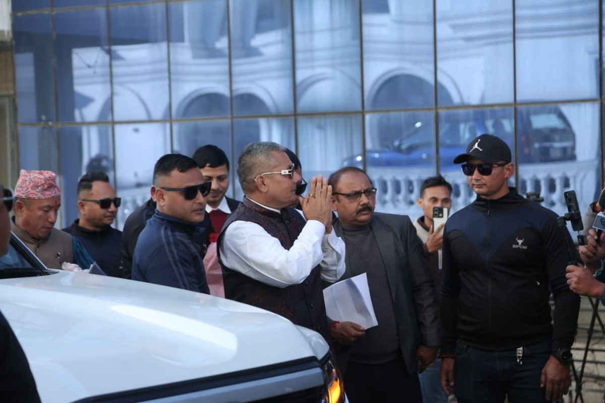 सिंहदरबारमा प्रधानमन्त्री कार्कीसँग दुर्गा प्रसाईंको भेटवार्ता