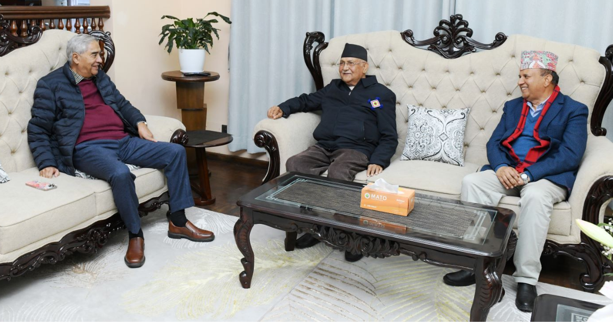 देउवा भेट्न महाराजगञ्ज पुगे ओली–पोखरेल   