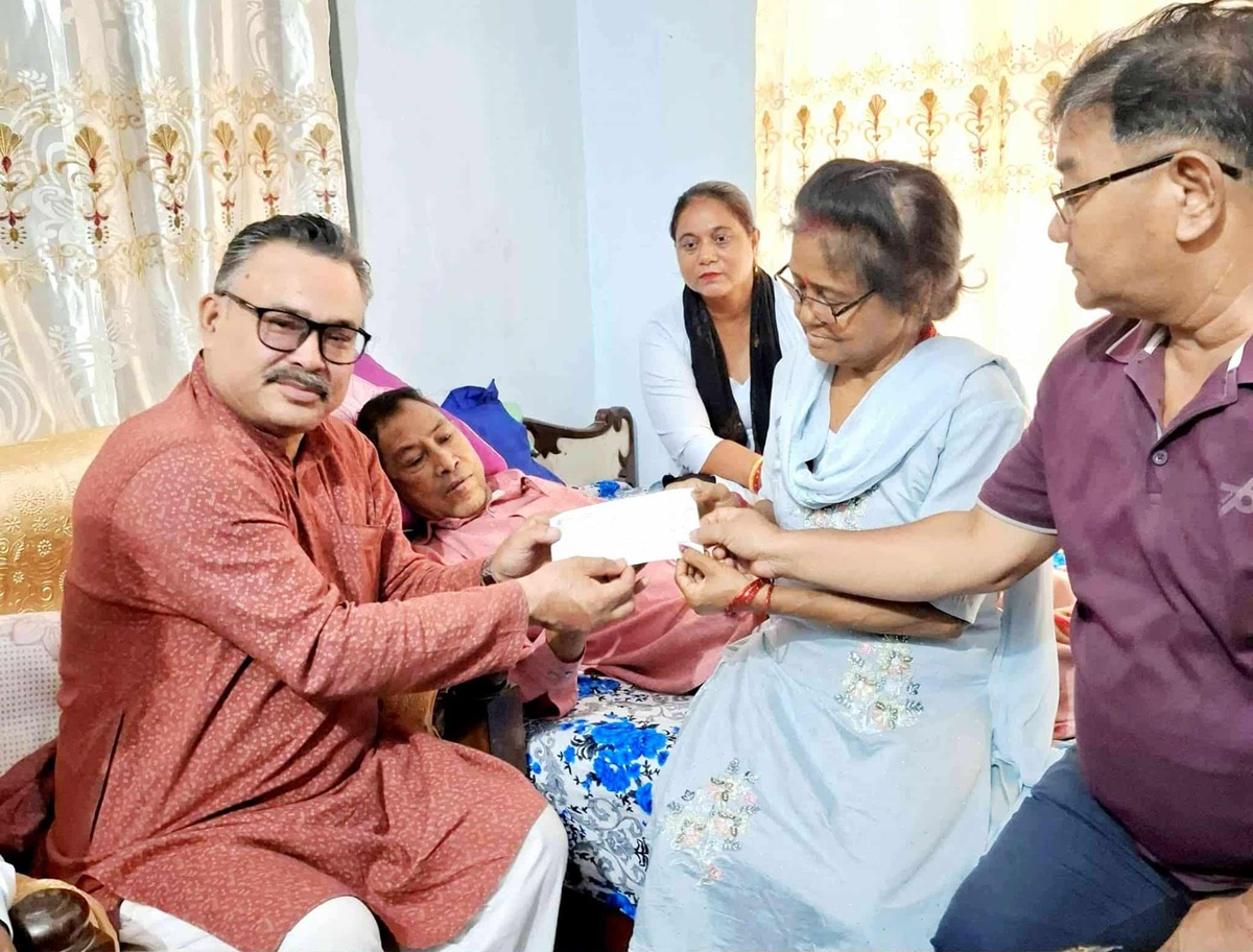 वरिष्ठ कलाकार निर्मोहीलाई उपचार सहयोगस्वरूप १ लाख ६ हजार रुपैयाँ हस्तान्तरण