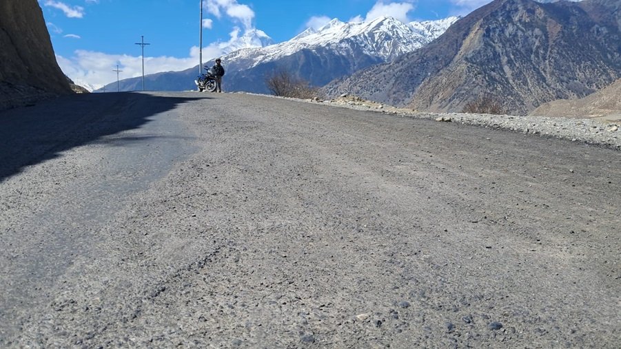 मुस्ताङको घरपझोङ रिङ्रोड सडकमा कमसल कालोपत्र