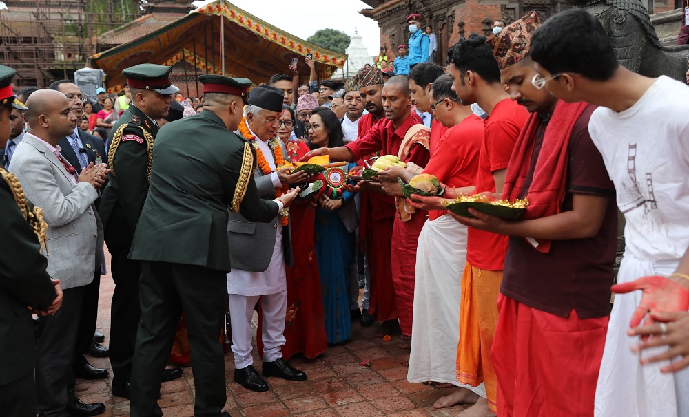 राष्ट्रपति पौडेलद्वारा कृष्णमन्दिरमा पूजाआराधना