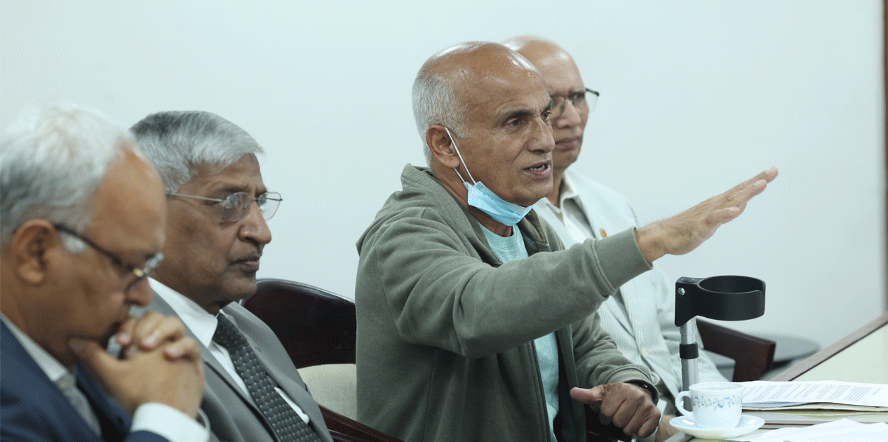 प्रधानमन्त्री कार्कीलाई डा. गोविन्द केसीले बुझाए १० बुँदे ज्ञापन पत्र