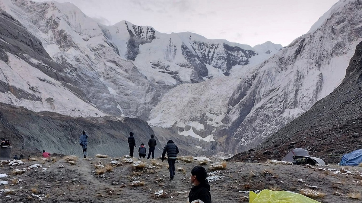 अन्नपूर्ण आधार शिविर र पदमार्गमा सरसफाइ