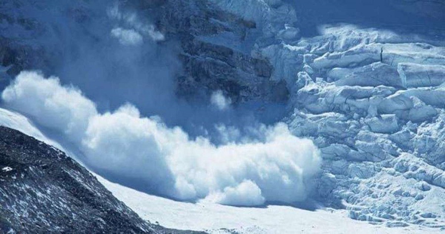 हिम पहिरोमा परी पाँच विदेशीसहित सातको मृत्यु