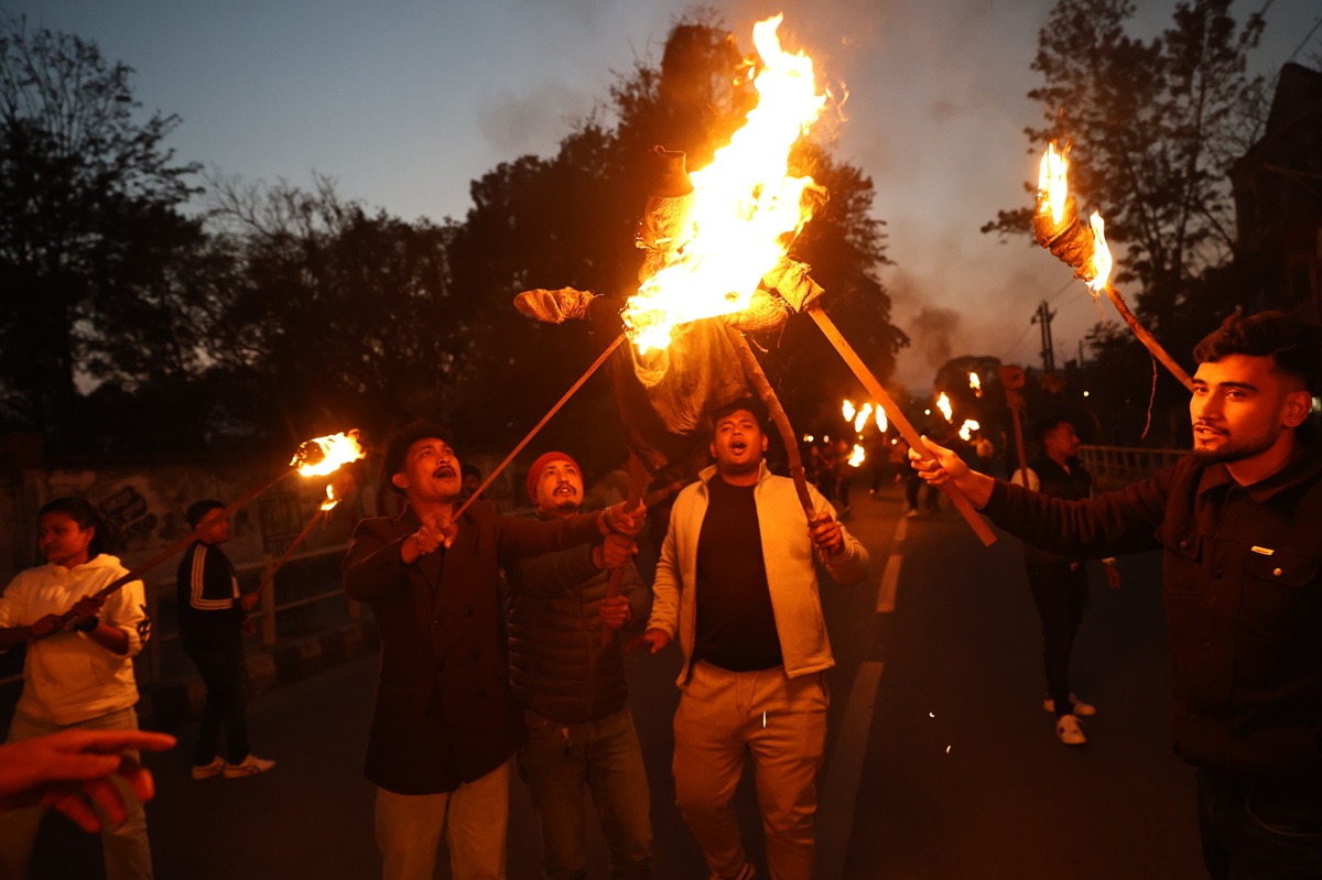 दलीय द्वन्द्वले चुनावी मैदानमा तनाब