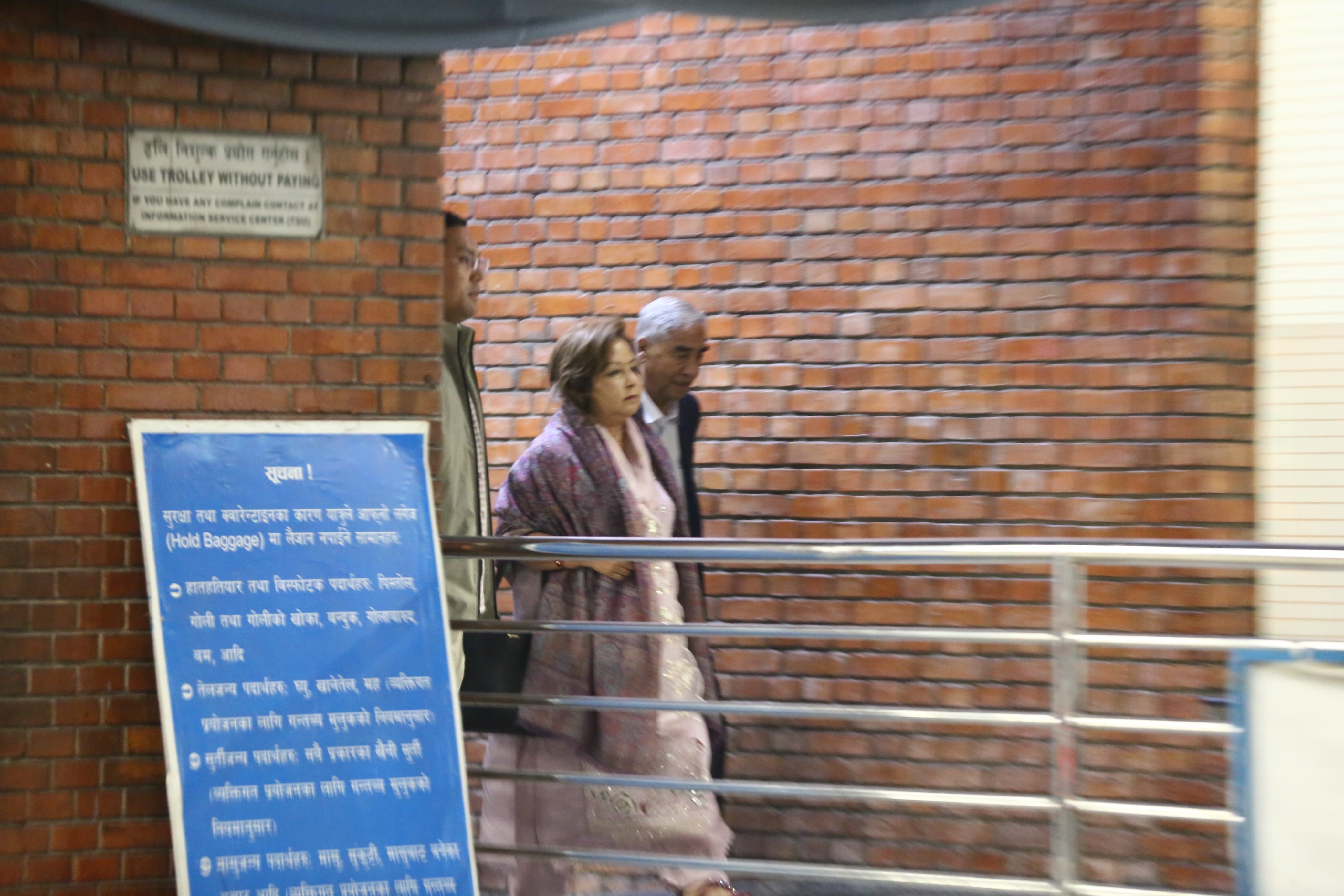 थप उपचारको लागि देउवा दम्पती सिंगापुर प्रस्थान