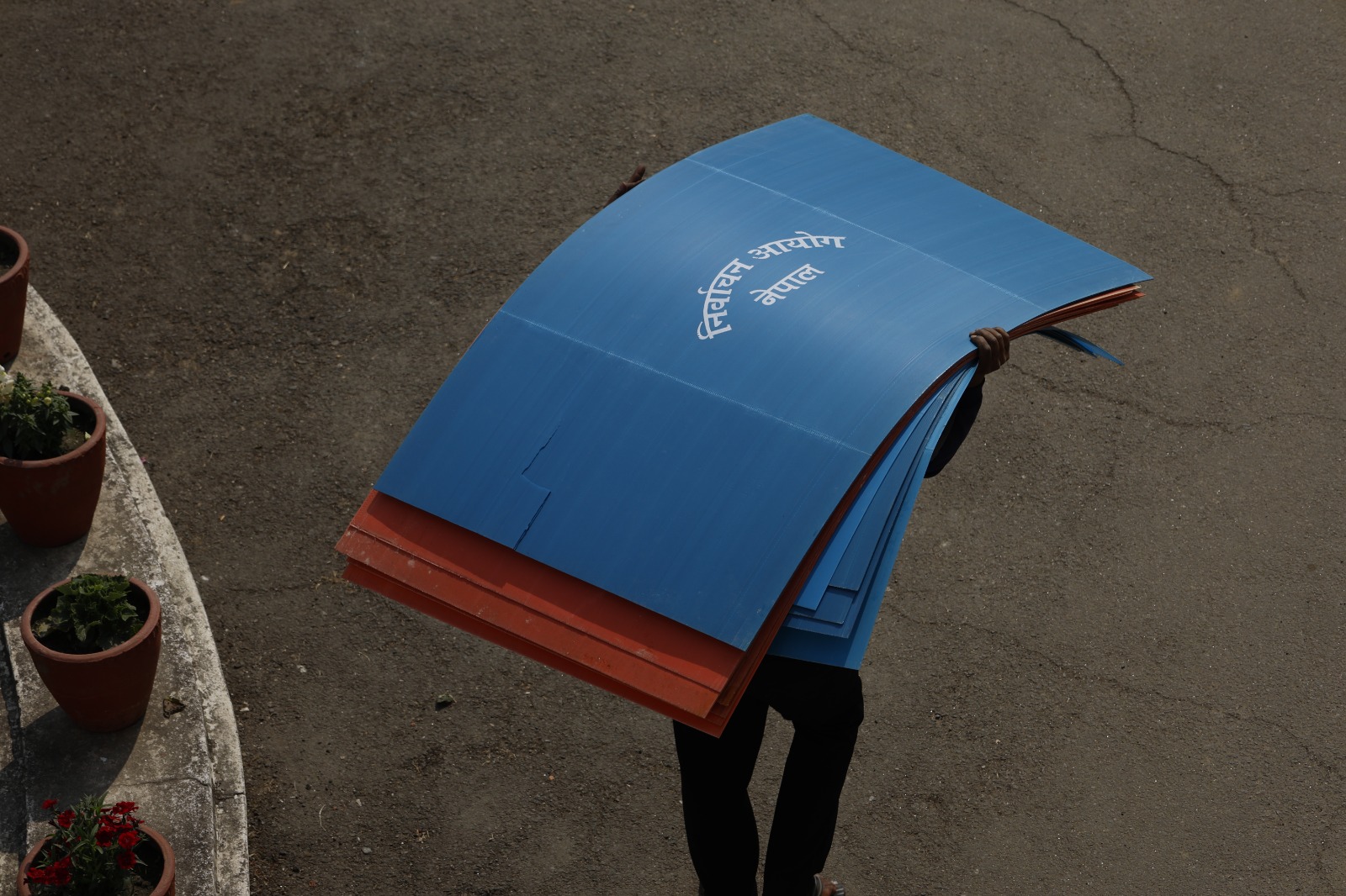 निर्वाचन सामग्री र मतपत्र ७५ जिल्लामा पुर्‍याइयो