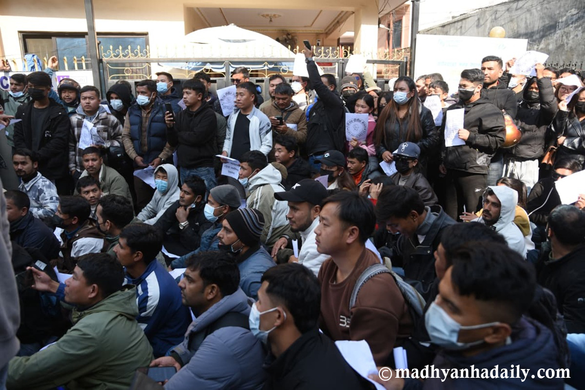 कोरिया जान अवरुद्ध भएपछि विरोध प्रदर्शन