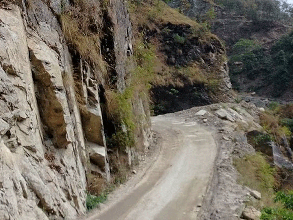 पहिरोले अवरुद्ध कान्तिलोक पथ एकतर्फी सञ्चालनमा