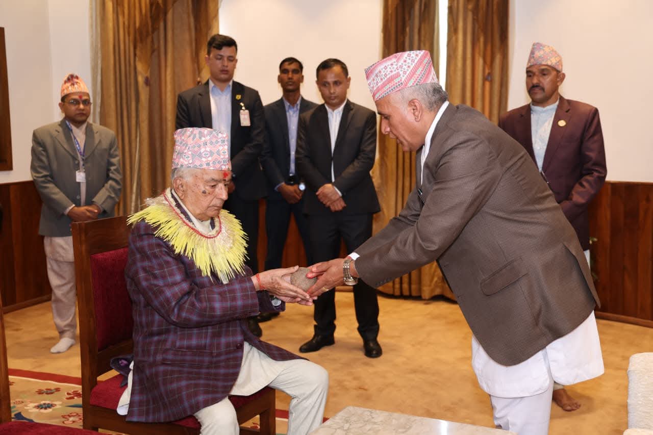 राष्ट्रपतिबाट बडादसैंको टीका ग्रहण