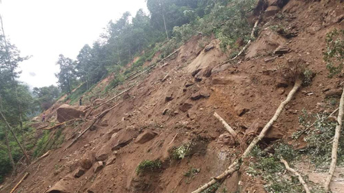 गुल्मीमा पहिरोमा पुरिँदा एकै घरका तीन जनाको मृत्यु, दुई बेपत्ता