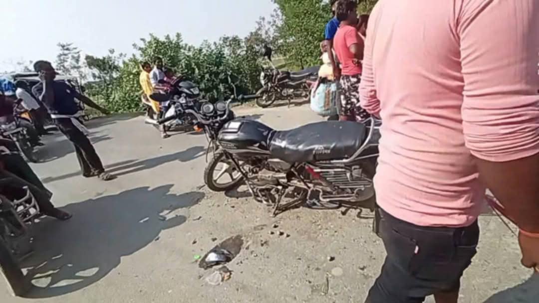 तस्करलाई सशस्त्रले पछ्याउँदा ३ मोटरसाइकल एकआपसमा ठोक्किए, १ जनाको मृत्यु