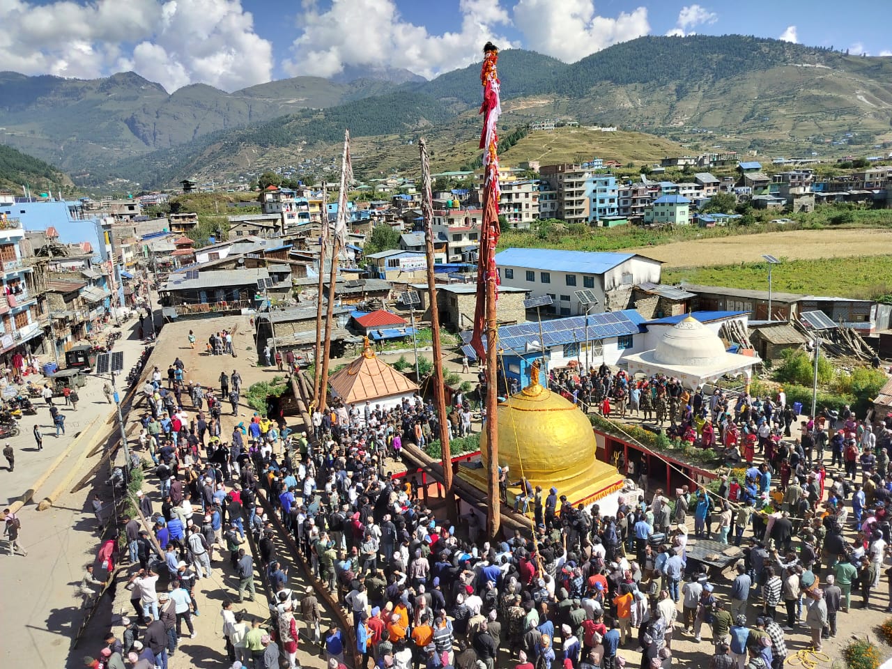 जुम्लाको चन्दननाथ र भैरवनाथ मन्दिरमा लिंगो ठड्याएर दशैं शुरु