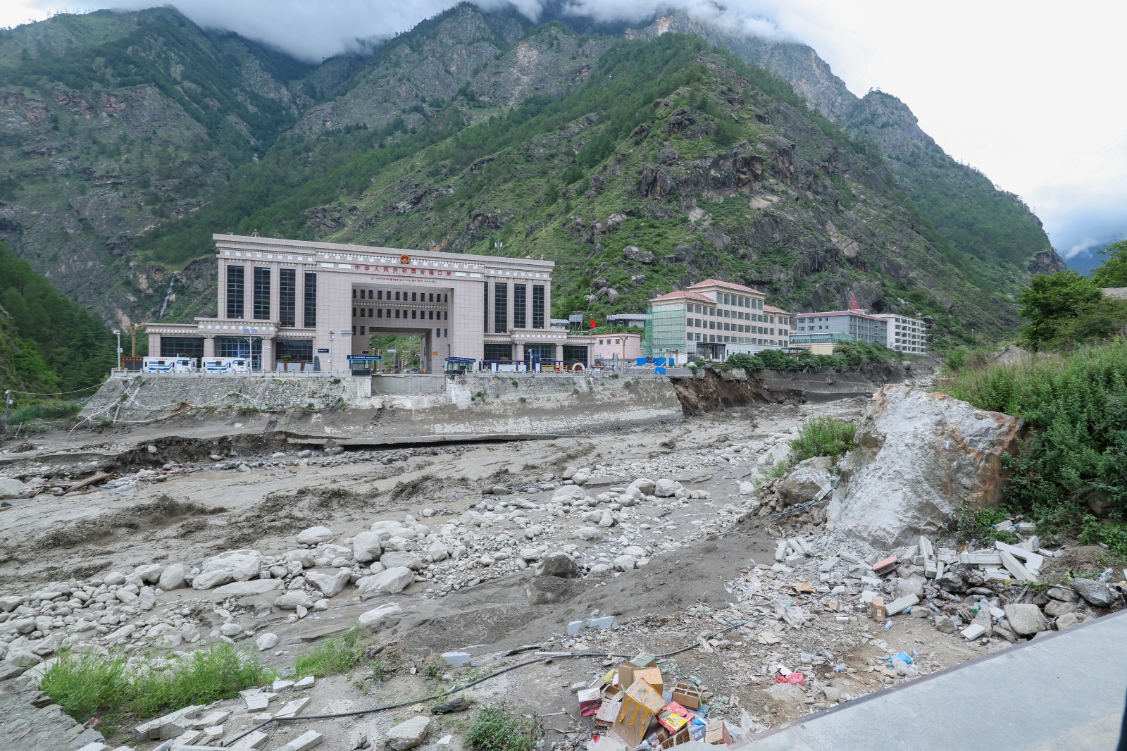 तिब्बतमा पहिरो, नेपालमा बाढी, पानी नै नपरी ठूलो क्षति