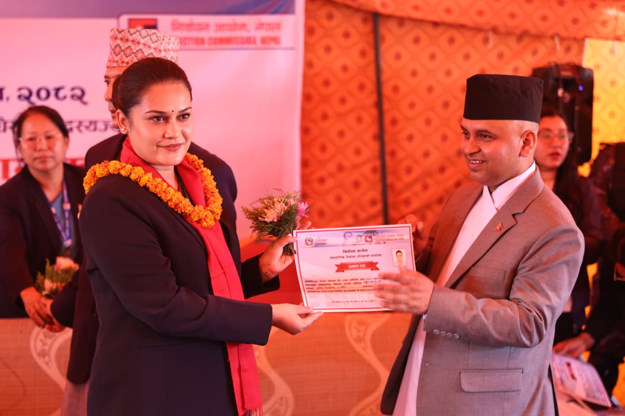 समानुपातिक सांसदले पाए प्रमाणपत्र (तस्वीरहरू)