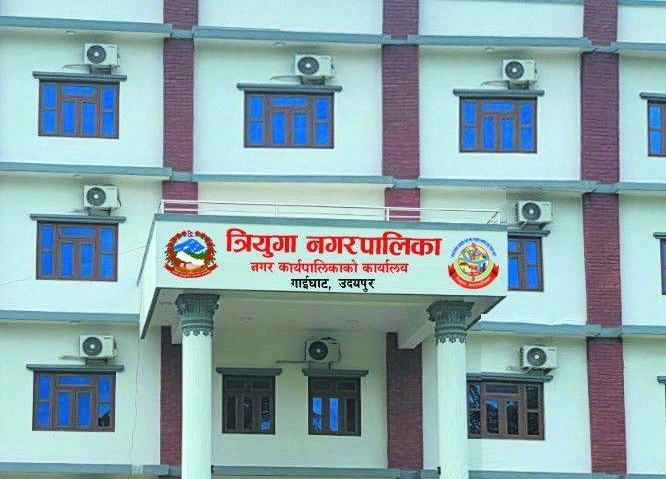 हातिमारा खोलाको विवरण संकलन गर्दै त्रियुगा नगरपालिका