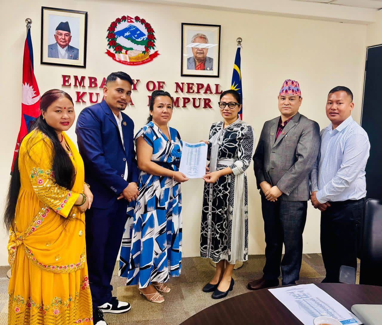 एनआरएनए जोहोरको नवनिर्वाचित कार्यसमिति नामावली राजदूतावासमा पेस