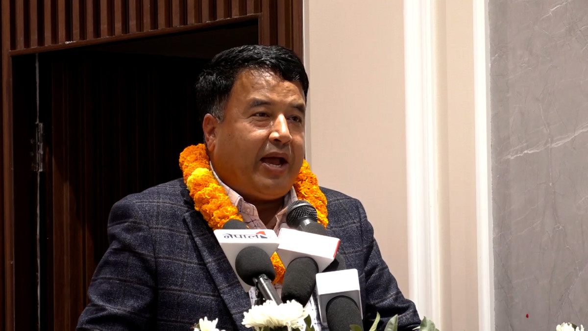 केपी ओलीले बनाइदिएको क्रिकेट स्टेडियम जुँगा मुसार्दै कुलमान घिसिङले उद्घाटन गरे : महेश बस्नेत