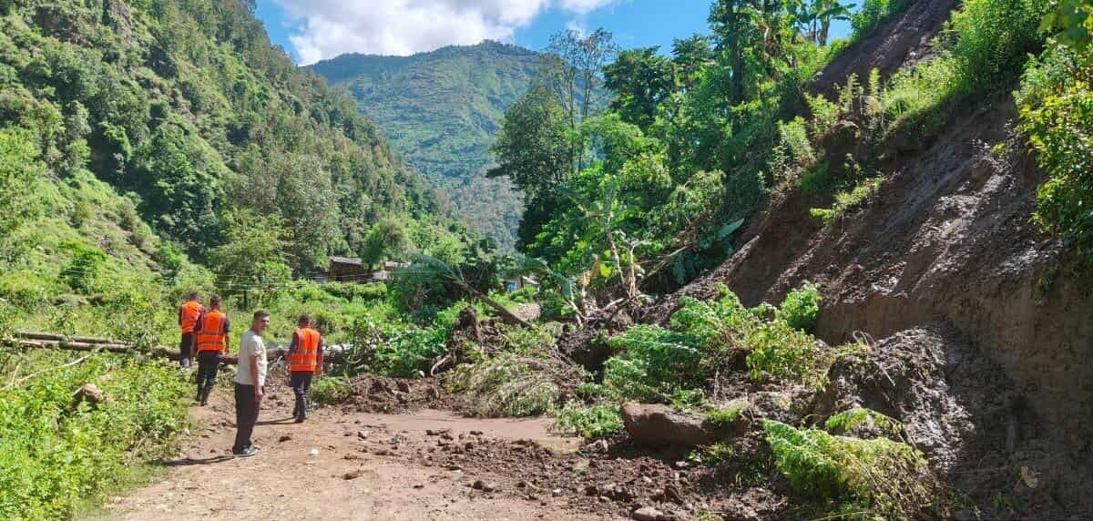 पहिराले अवरुद्ध अरनिको राजमार्ग अझै खुल्न सकेन