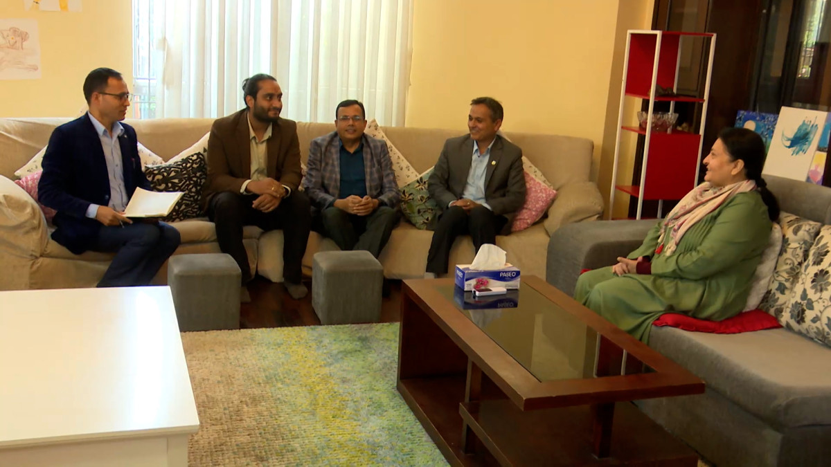 गृहमन्त्री अर्यालद्वारा पूर्वराष्ट्रपति भण्डारीसँग भेटवार्ता, आन्दोलनमा जलेको घरको निरीक्षण