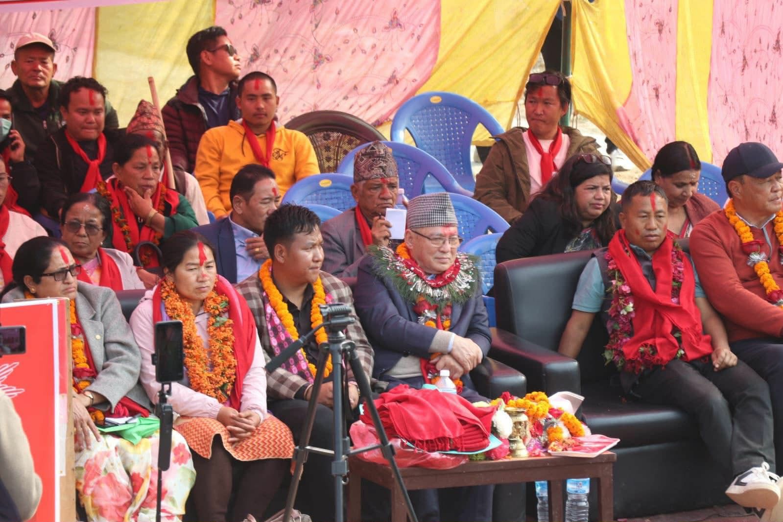 स्याङ्जामा अन्य दलबाट दर्जनौं कार्यकर्ता एमालेमा प्रवेश