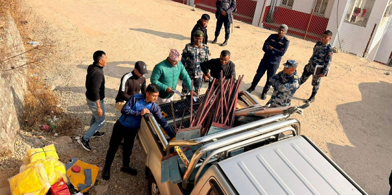 हिउँदयाम सुरु भएसँगै डढेलो रोकथाम गर्न सामग्री हस्तान्तरण