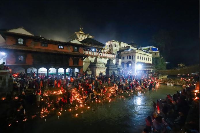 पशुपति क्षेत्रमा शतबीज छर्नेको भिड (फोटोफिचर) 