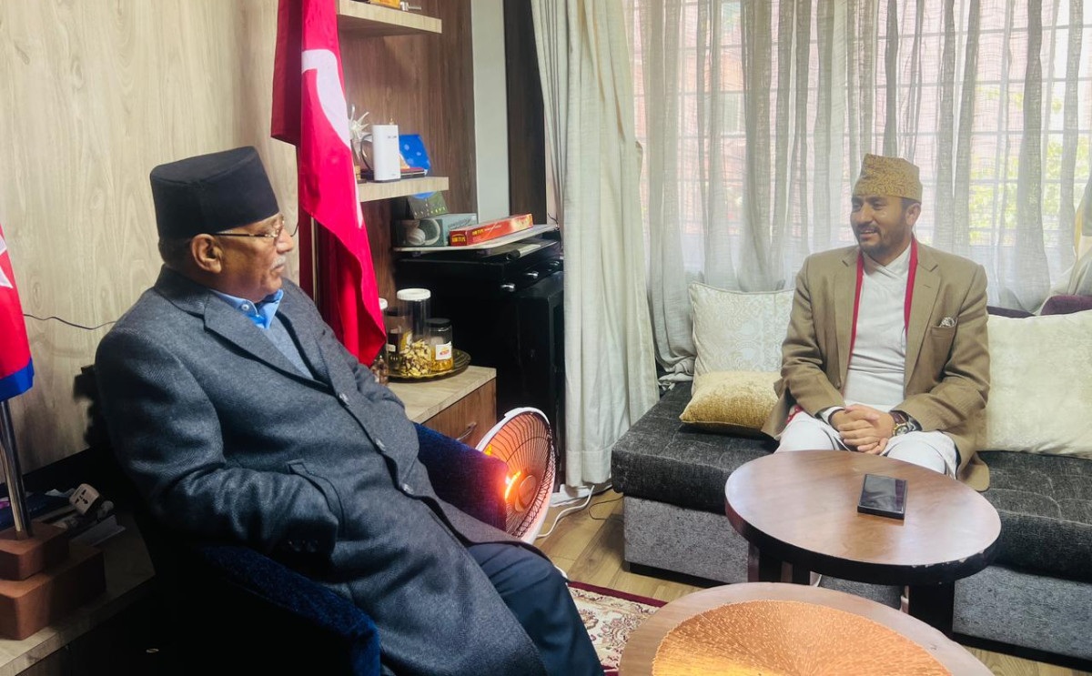 प्रचण्डसँग सञ्चारमन्त्रीको भेट