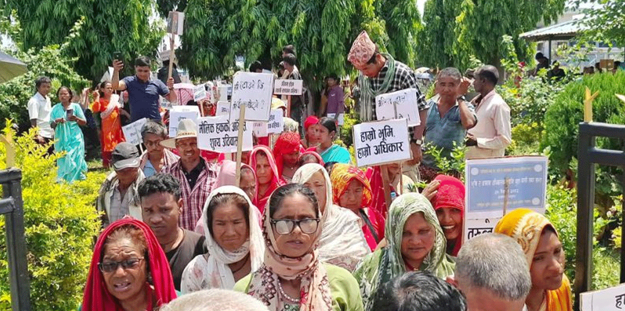 ढल्केबरमा सुकुम्वासीको प्रदर्शन