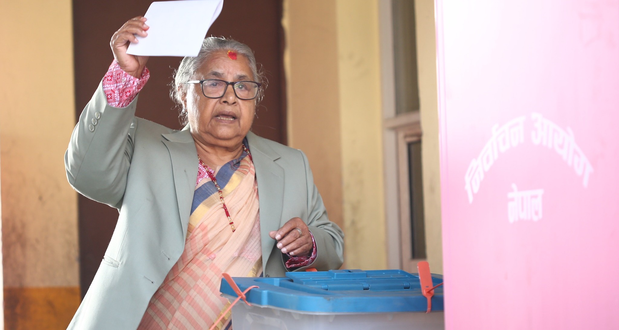 प्रधानामन्त्री कार्कीले गरिन् मतदान