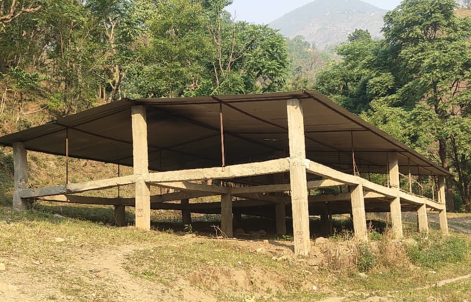 बाँफिकोटमा लाखौं लगानीका बाख्रा फर्म खाली, अनियमितताको आशंका