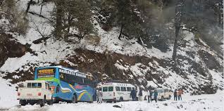 भारी हिमपातका कारण मध्यपहाडी लोकमार्ग अवरुद्ध