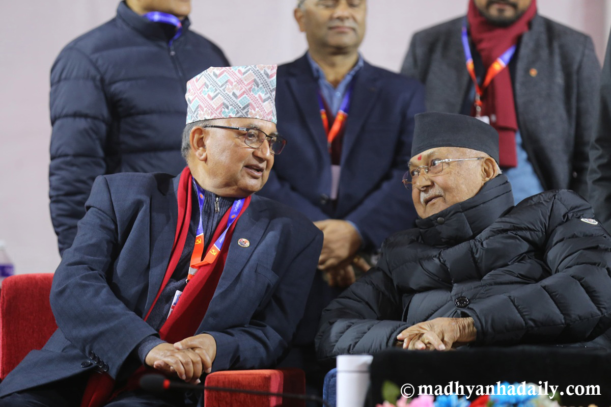 मतदानअघि सँगै देखिए ओली र पोखरेल (तस्बिरहरू)