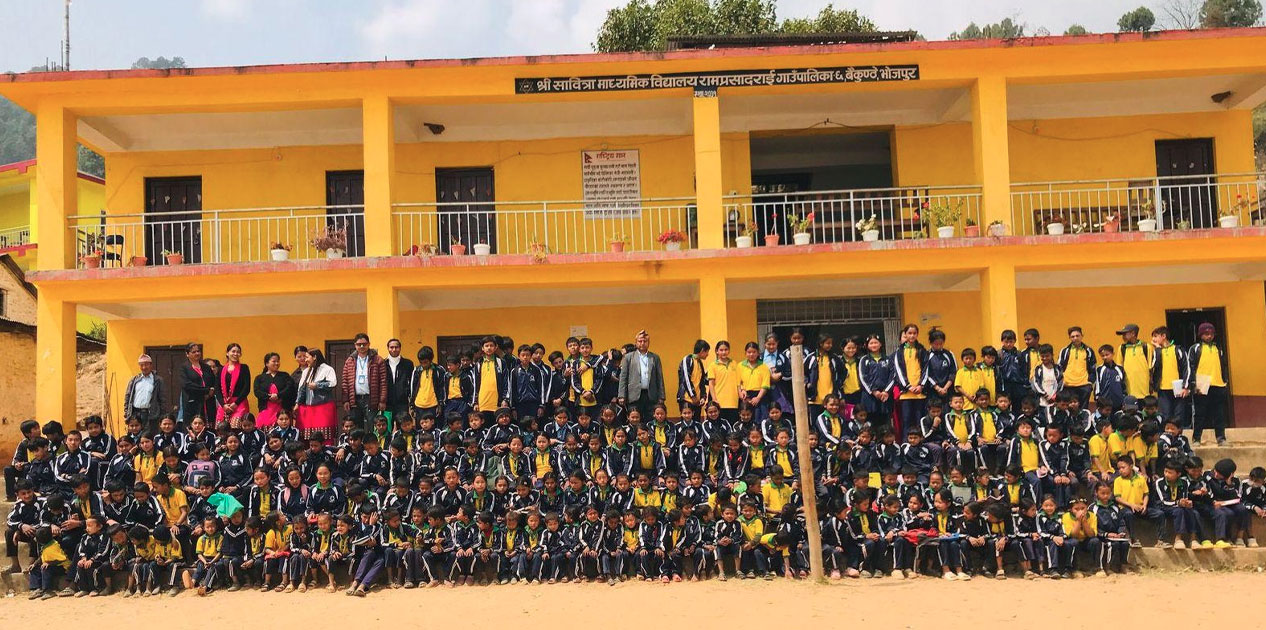 बैकुण्ठेका सामुदायिक विद्यालयका ४३८ विद्यार्थीलाई पोसाक वितरण